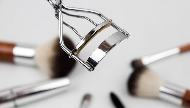 eyelash-curler-1761855_640